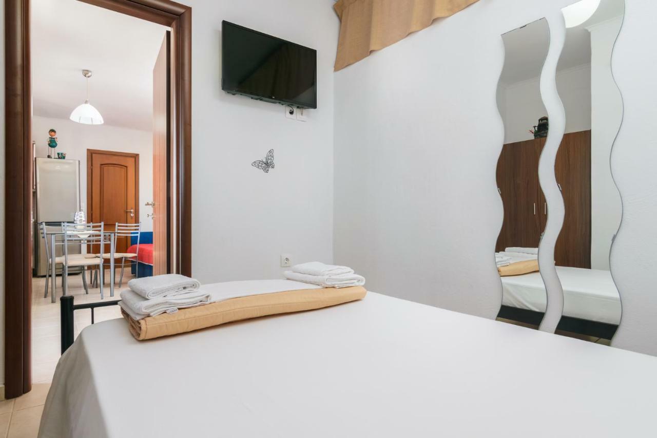 شقة Sunny Deluxe Jacuzzi Peran Triovasalos المظهر الخارجي الصورة
